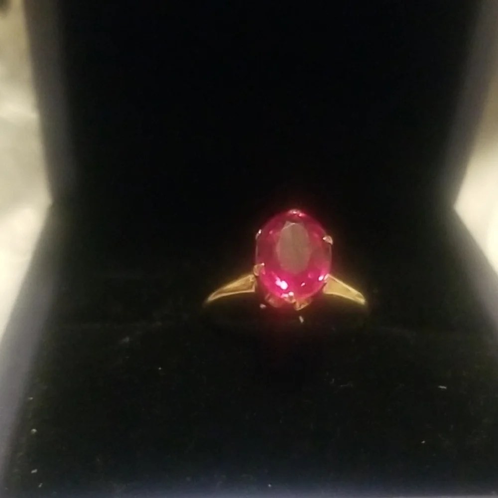 10 Kt Solid Yellow gold Elegant Gold Ring with Red Ruby Gemstone - Picture 2 of 4